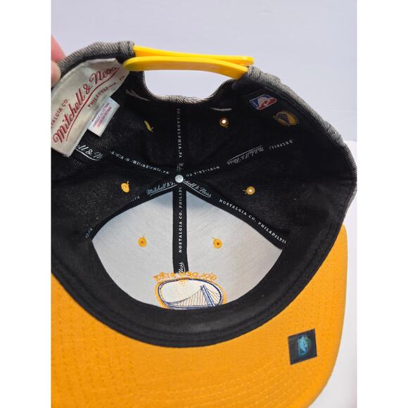 Mitchell & Ness Golden State Warriors Gray / Yellow Cap - One Size - Strapback - Picture 6 of 6
